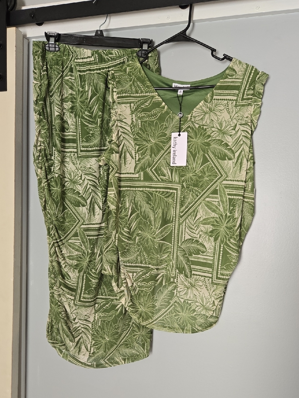 Kathy Ireland Green Tropical Print Skirt Set
